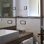 Romantichotel Goldener Karpfen - Kleine, Feine Grandhotel Direkt In Der Altstadt מלון פולדה