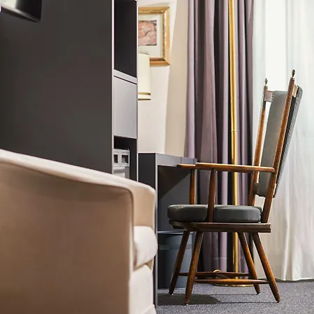 Romantichotel Goldener Karpfen - Kleine, Feine Grandhotel Direkt In Der Altstadt 4* Fulde