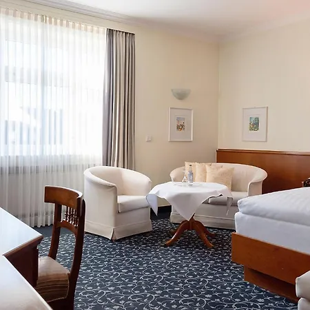 Romantichotel Goldener Karpfen - Kleine, Feine Grandhotel Direkt In Der Altstadt