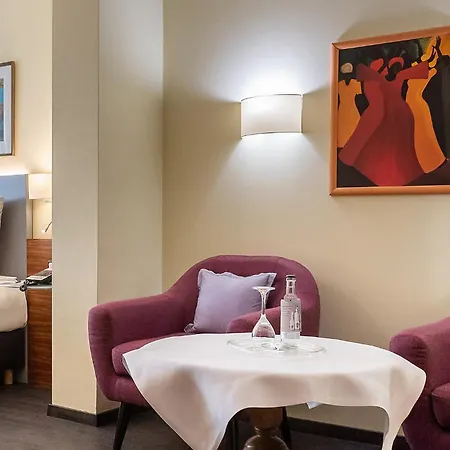 Romantichotel Goldener Karpfen Hotell