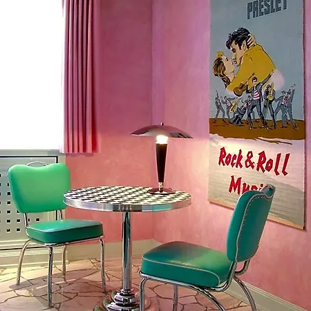 Romantichotel Goldener Karpfen - Kleine, Feine Grandhotel Direkt In Der Altstadt מלון