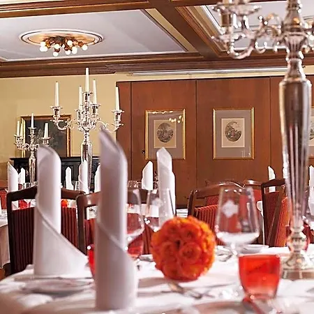 Romantichotel Goldener Karpfen - Kleine, Feine Grandhotel Direkt In Der Altstadt מלון
