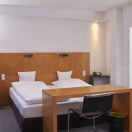 Romantichotel Goldener Karpfen Hotell