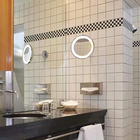 Romantichotel Goldener Karpfen - Kleine, Feine Grandhotel Direkt In Der Altstadt