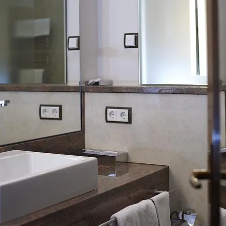 Romantichotel Goldener Karpfen - Kleine, Feine Grandhotel Direkt In Der Altstadt מלון פולדה