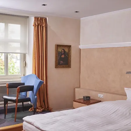 Romantichotel Goldener Karpfen - Kleine, Feine Grandhotel Direkt In Der Altstadt 4* פולדה