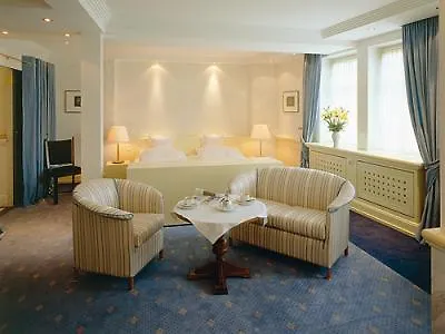 Romantichotel Goldener Karpfen - Kleine, Feine Grandhotel Direkt In Der Altstadt Hotel 4*